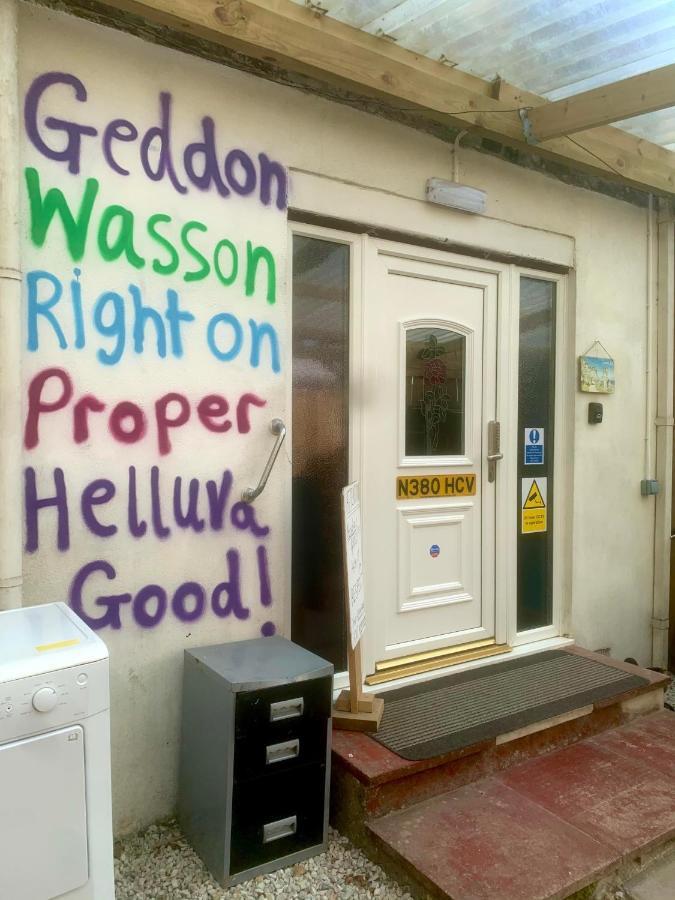 Dolphins Backpackers Hostel Tintagel Exterior photo